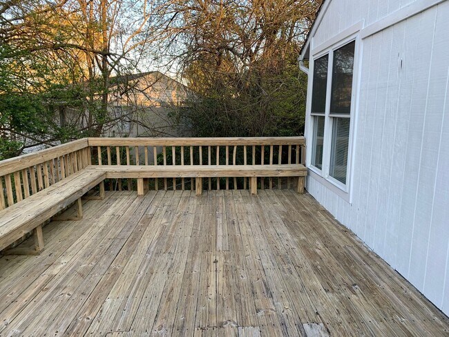 Building Photo - 3 bedroom & office -2 baths -2 car carport - washer/dryer hook ups - Den and formal living room- ...