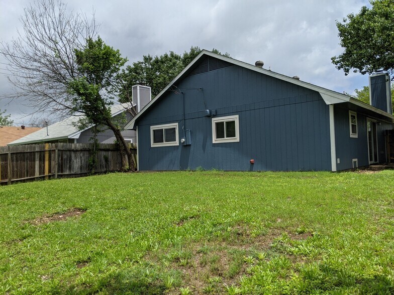 Building Photo - 3710 Trotwood Trl