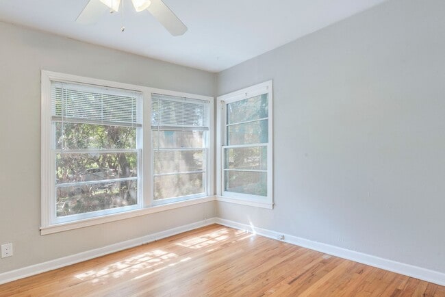 Building Photo - 3302 Hemlock-