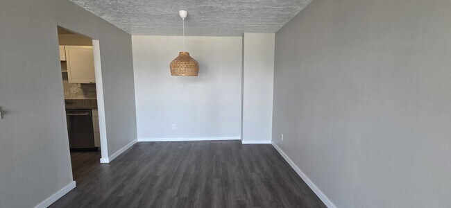 Building Photo - 710 E 200 S