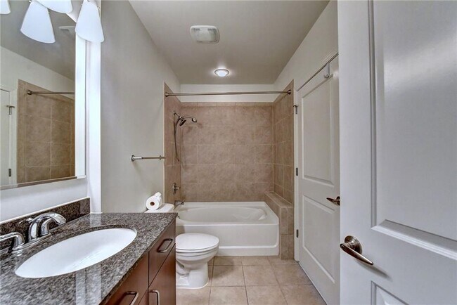 Building Photo - 44 Peachtree Pl NE