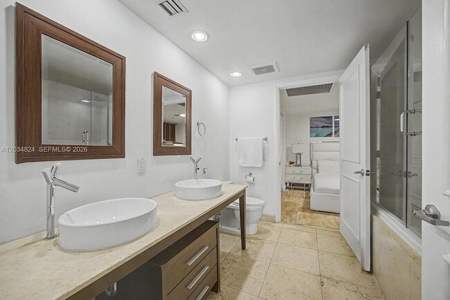 Building Photo - 485 Brickell Ave