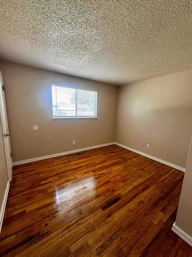 Building Photo - 3 Bedroom one level Home in Stratton Meadows