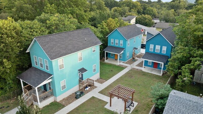 Building Photo - "Charming 2-Bed Oasis in Fayetteville with...