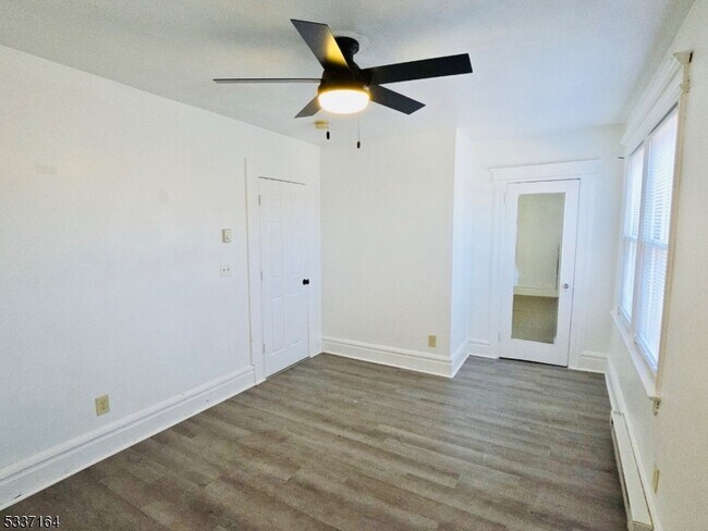 Building Photo - 10 Noll Pl