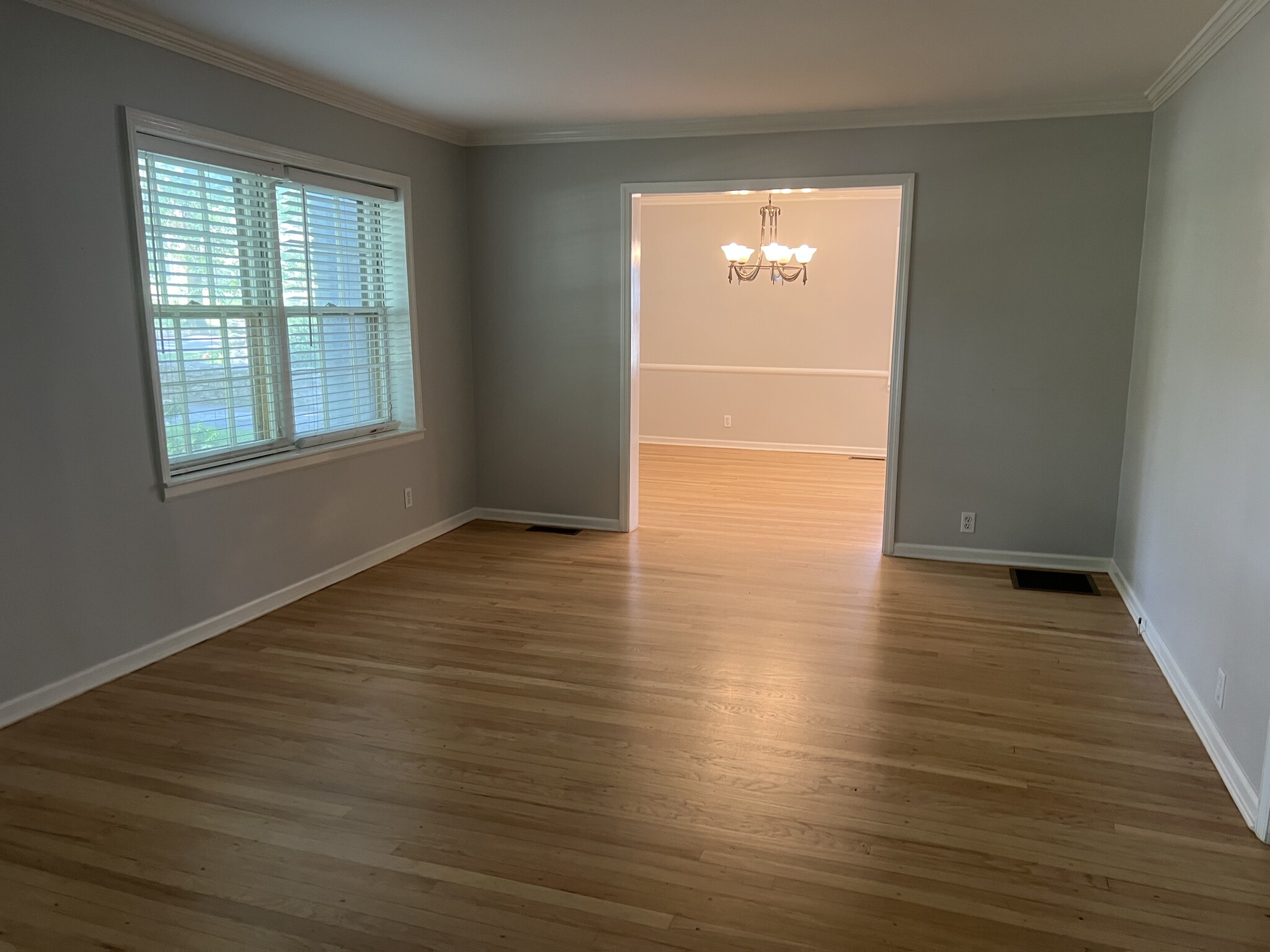 Large Family room looking into dining room - 6035 Oak St