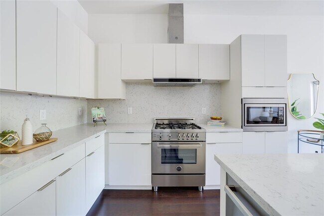 Building Photo - 207 W Johanna St