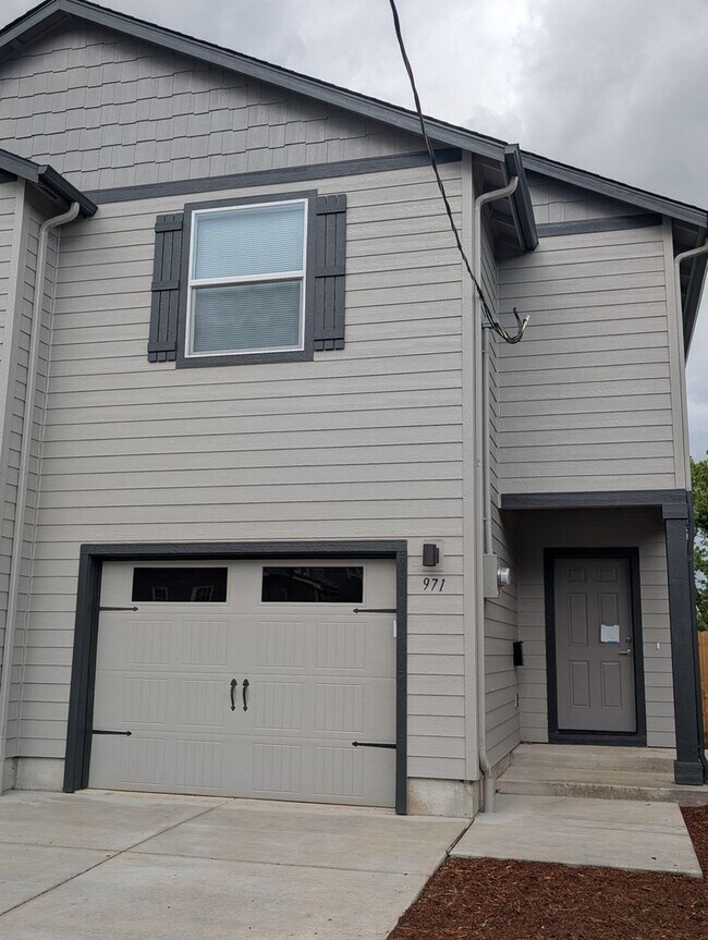 Building Photo - 975 W 27th Ave