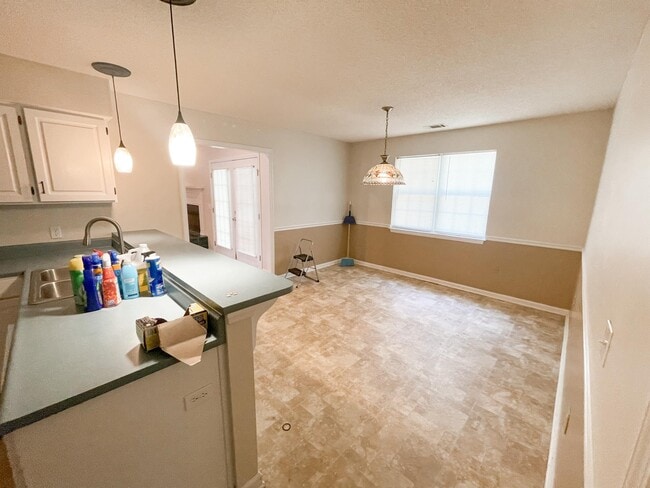 Building Photo - 310 N Cromley Rd