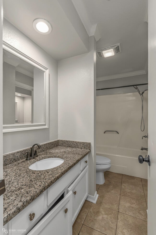 Building Photo - 10120 Carlsbad Dr