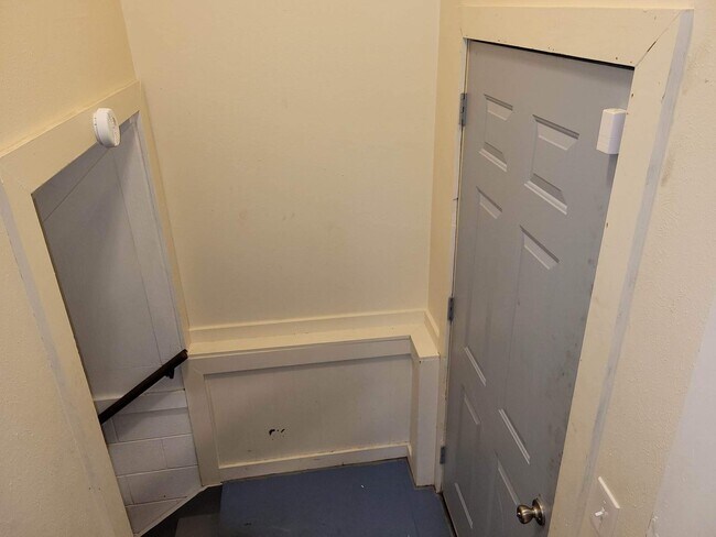 Building Photo - 118 W Foulkes St