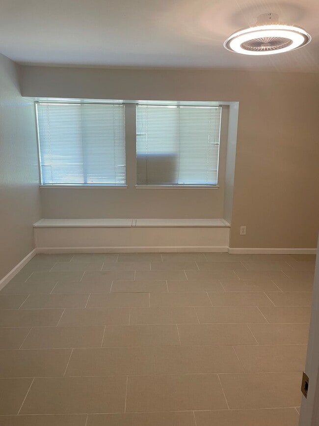 Building Photo - Gorgeous Completely Remodeled Single Story...