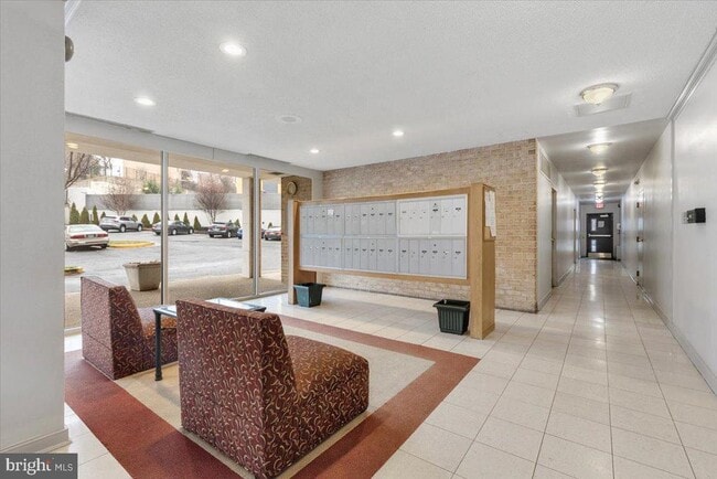 Building Photo - 4520 King St