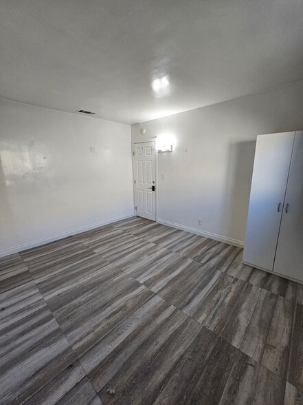 Building Photo - 6623 Almeria Ave