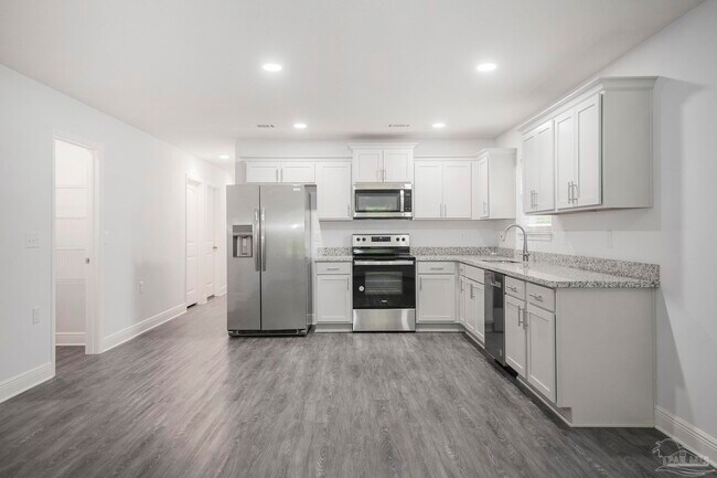 Building Photo - 3304 Bonfire Dr