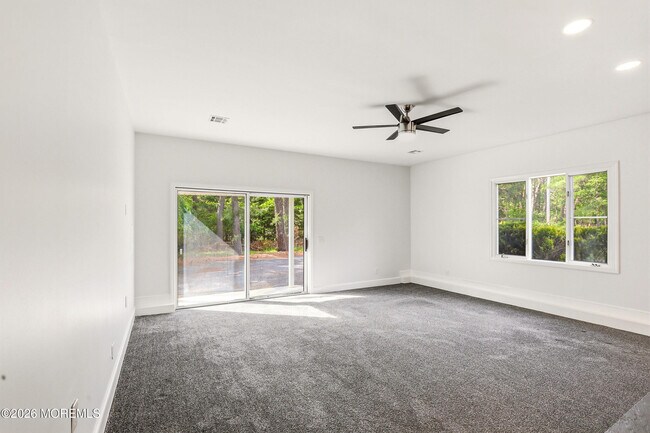 Building Photo - 2021 Paterson Ave