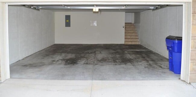 Building Photo - 32 Fuller Cir
