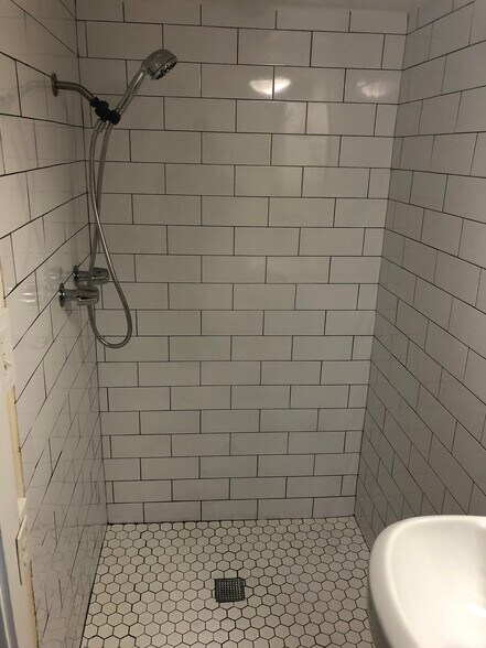 Primary Photo - 2275 E Redondo Ave