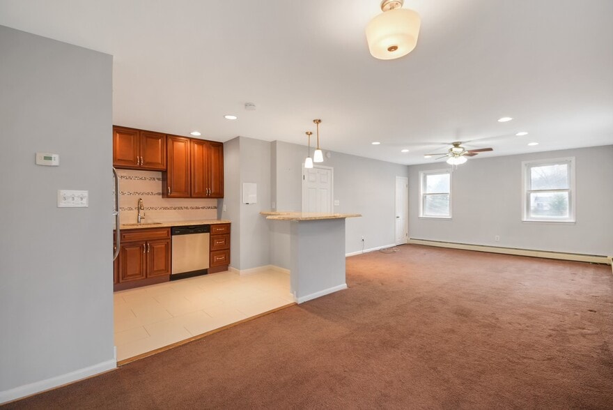 Building Photo - 109 4th Ave