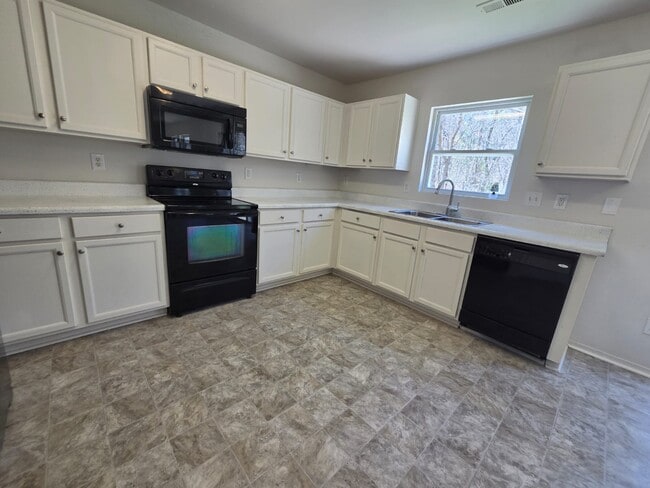 Building Photo - 2701 Buckleigh Dr