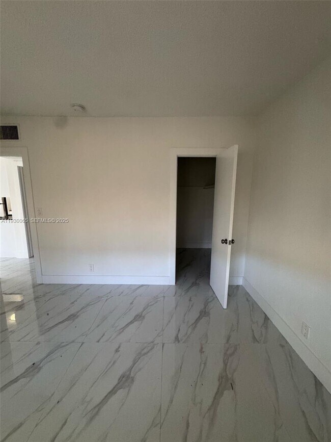 Building Photo - 5731 NE 18th Ave