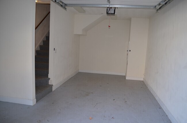 Building Photo - 915 Colley Ave