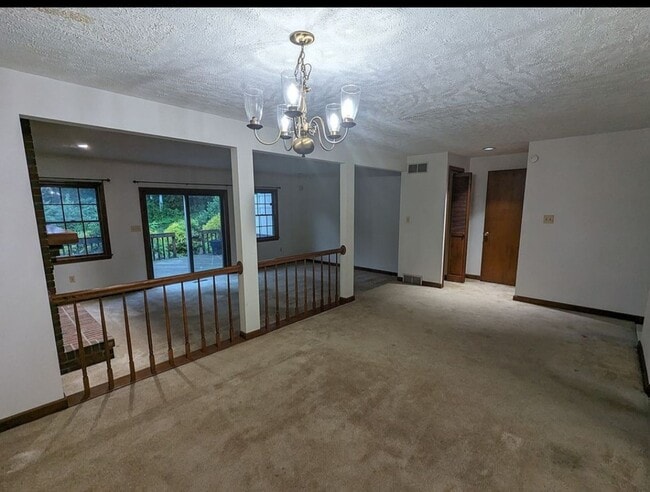 Building Photo - Charming and Convenient Townhome for Rent....