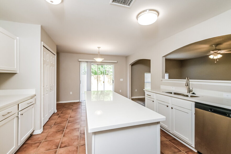 Building Photo - 10415 Opus Dr