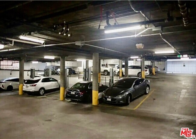 Building Photo - 843 4th St