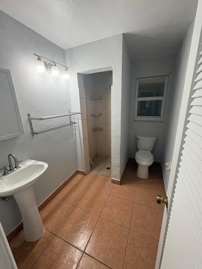 Building Photo - 1340 NW 5th Ave