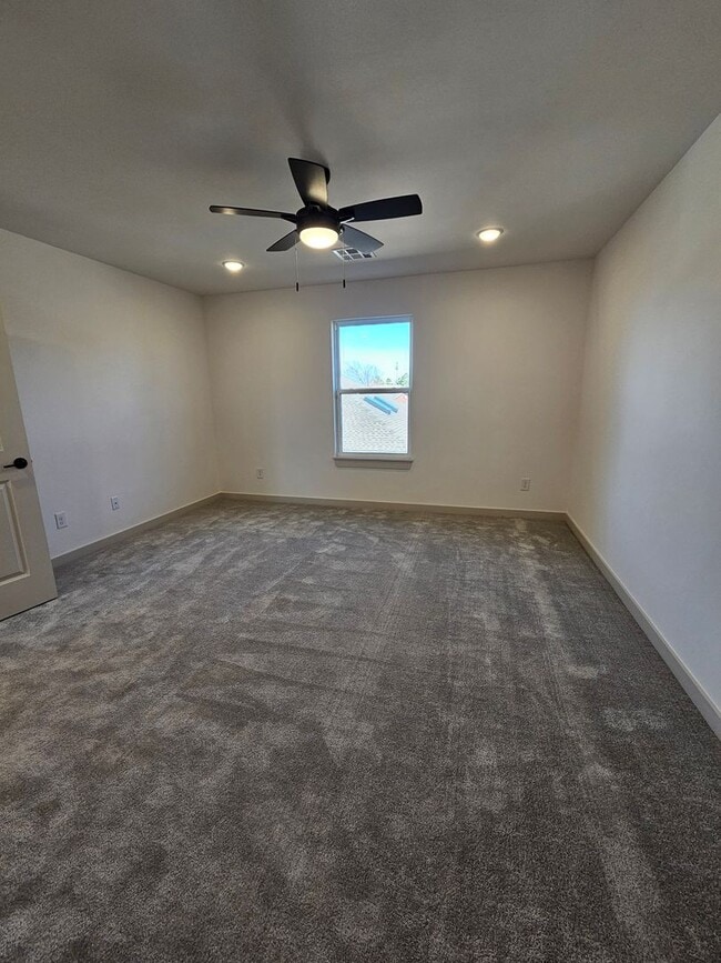 Building Photo - (3) Bed/(2.5) Bath Townhome Avail NOW! New Construction!