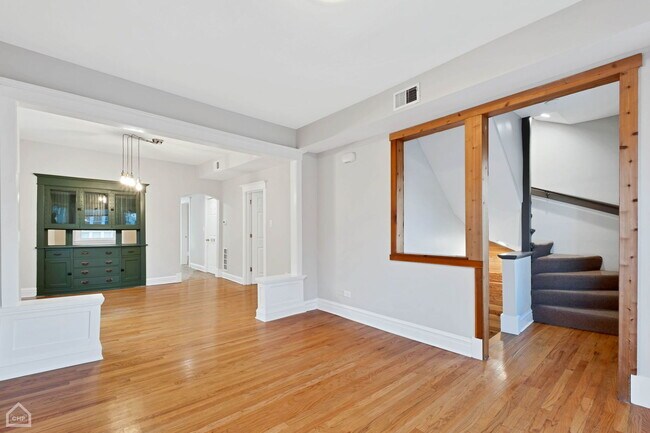 Building Photo - 4242 N Kimball Ave