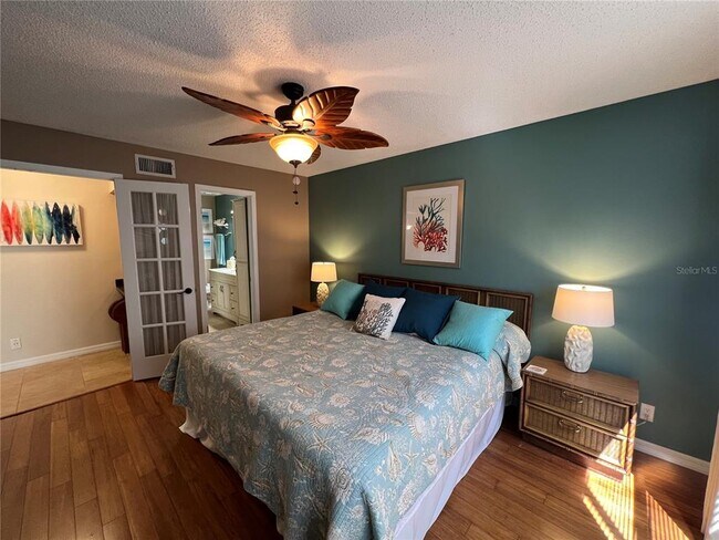 Building Photo - 6100 Bahia Del Mar Cir