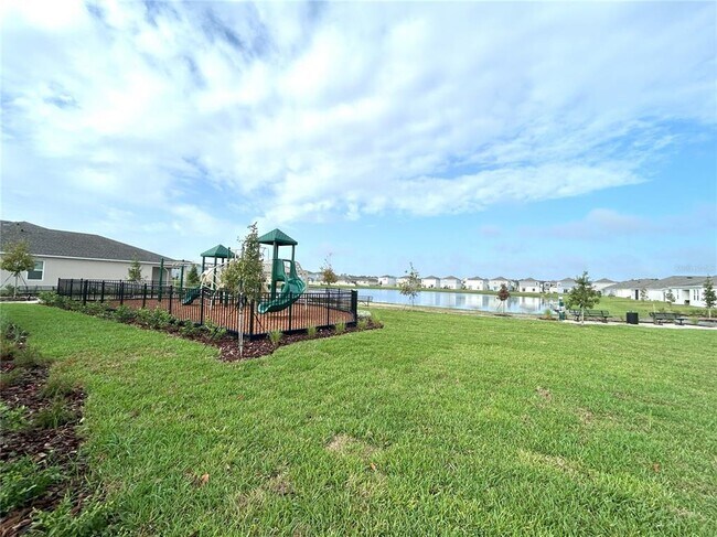 Building Photo - 5683 Ficus Aurea St