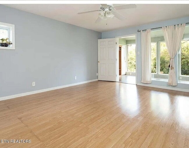 Building Photo - 128 Farlow Dr