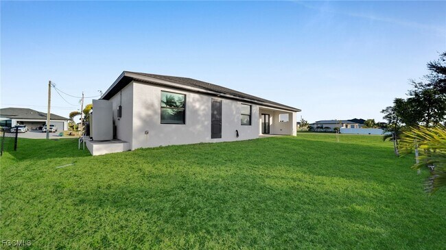 Building Photo - 1704 NW 38th Ave