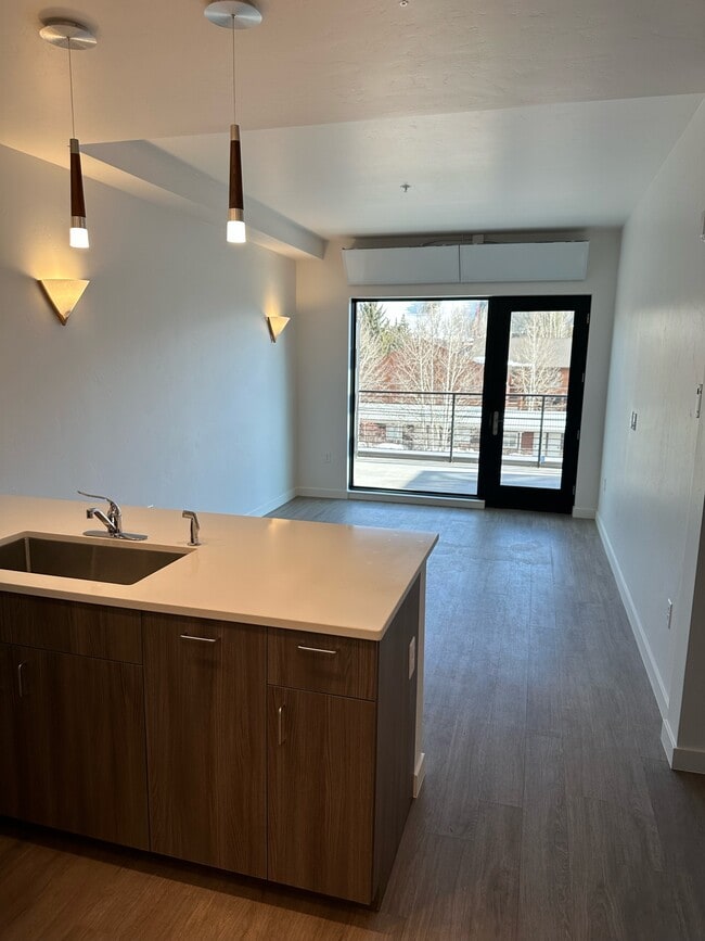 Building Photo - 105 Mercill Ave