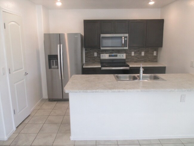 Building Photo - Beautiful 3 Bedroom-2 Bath House, Sahuarita Arizona