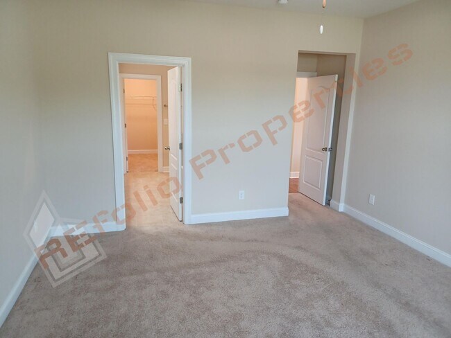 Building Photo - Luxury 5 Bedroom, 3 Bath, 2-Car Garage End...