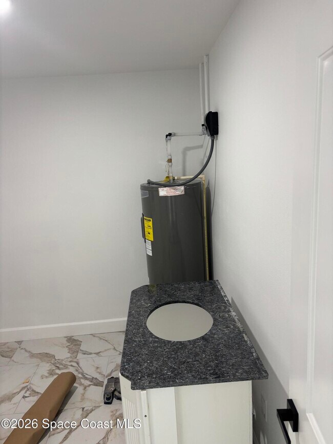 Building Photo - 1109 Martha Lee Ave