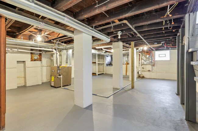 Building Photo - 282 S Cypress Ave