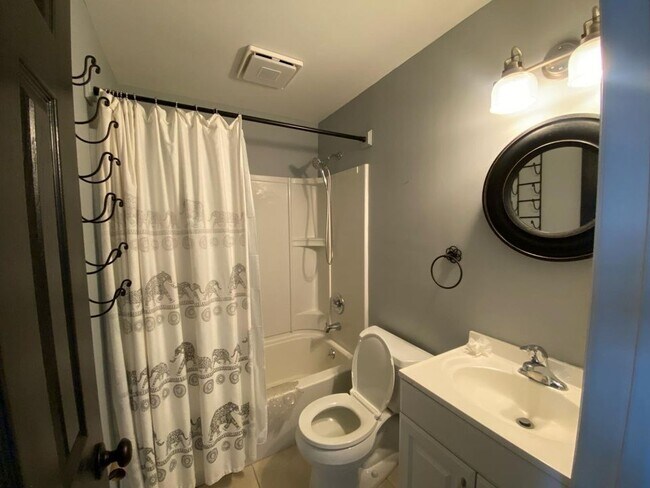 Building Photo - 55 Clover Ave