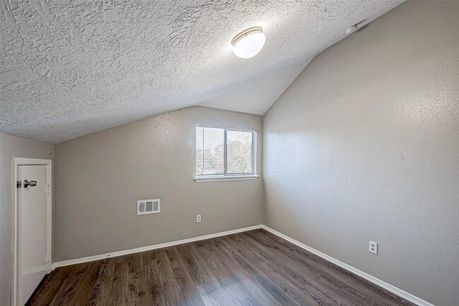 Building Photo - 5105 Beaver Hollow Dr