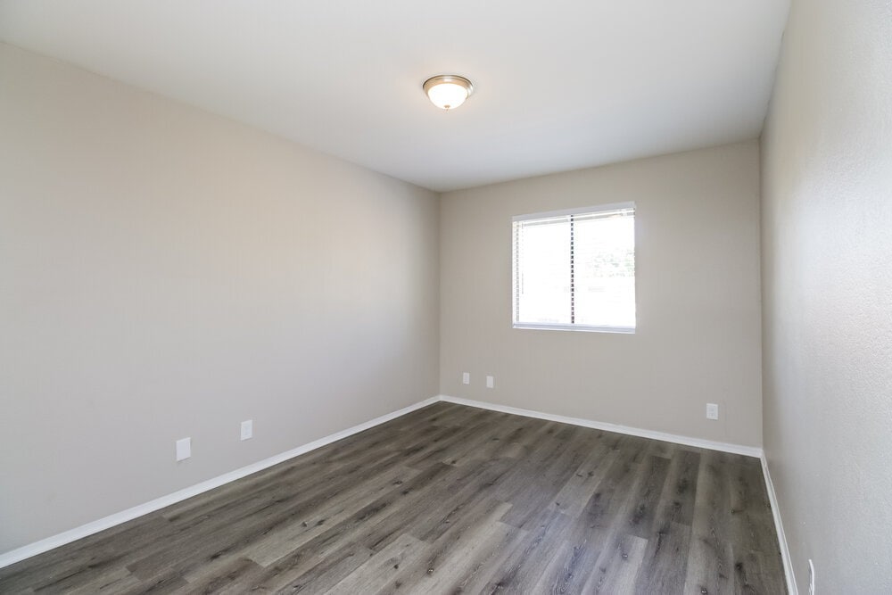 Building Photo - 221 E Kroll Dr