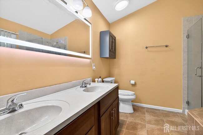 Building Photo - 64 Ashford Dr