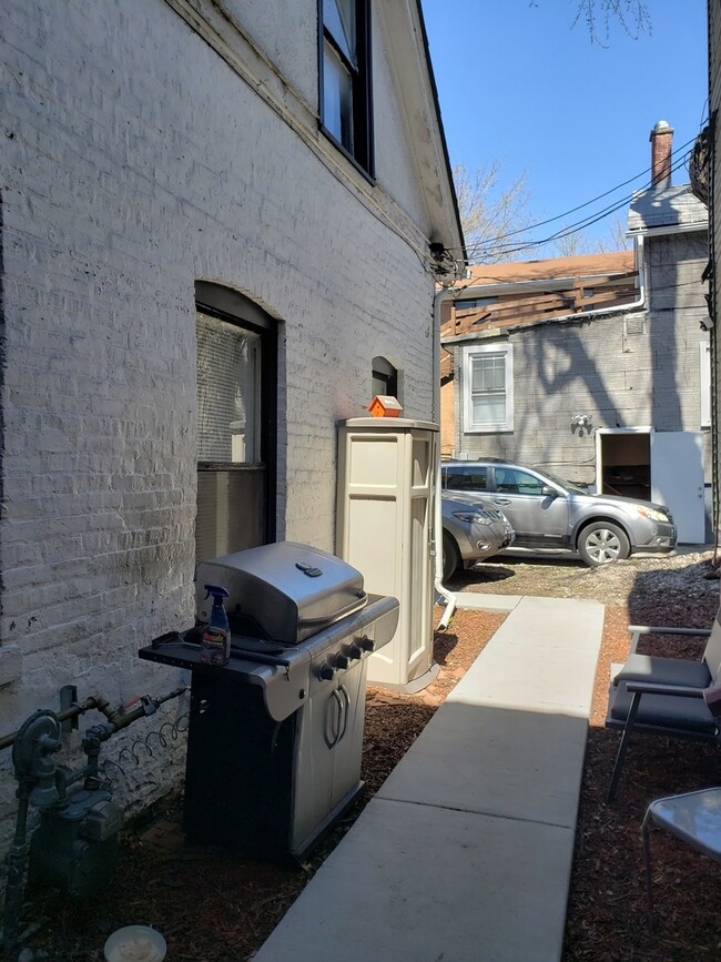 Building Photo - 7328 N Honore St