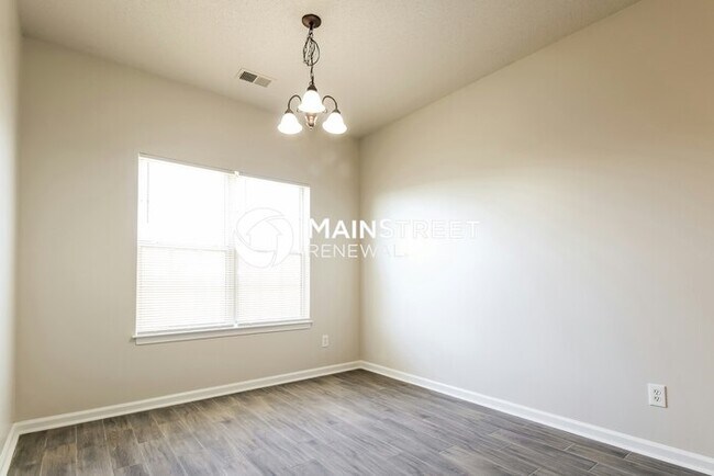 Building Photo - 3 Bedroom Pet-Friendly Home in Memphis, TN with Main Street Renewal