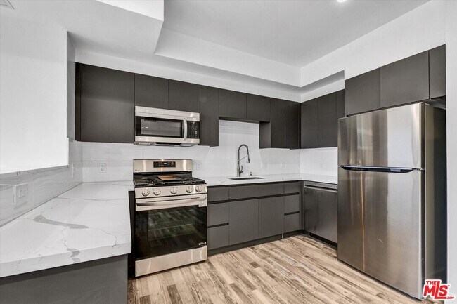 Primary Photo - 1537 S Wilton Pl