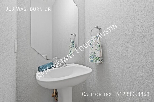 Building Photo - 919 Washburn Dr