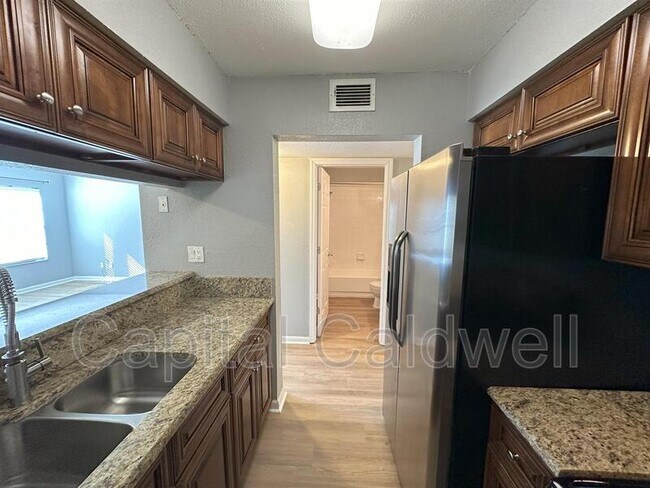 Building Photo - 5440 S MacDill Ave